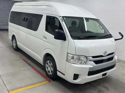 TOYOTA HIACE COMMUTER