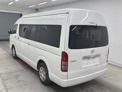 TOYOTA HIACE COMMUTER