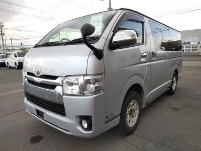 TOYOTA HIACE