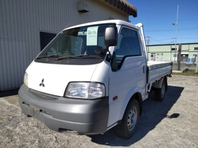 MITSUBISHI DELICA WAGON