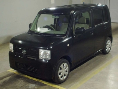 TOYOTA PIXIS SPACE