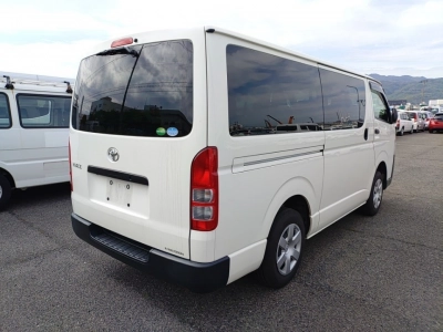 TOYOTA HIACE