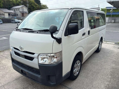 TOYOTA HIACE VAN