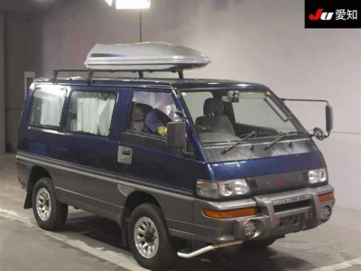 MITSUBISHI DELICA WAGON