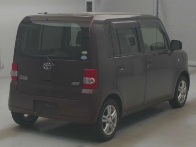TOYOTA PIXIS SPACE