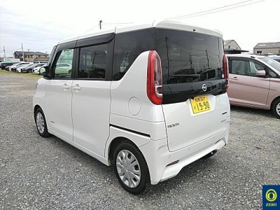 NISSAN ROOX