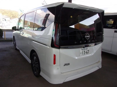 NISSAN SERENA