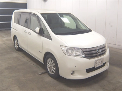NISSAN SERENA