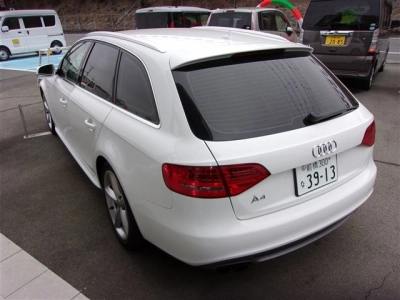 AUDI A4 AVANTE