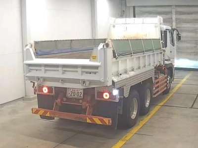 MITSUBISHI FUSO