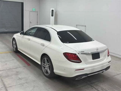 MERCEDES BENZ E CLASS
