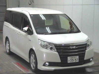TOYOTA NOAH