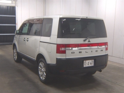 MITSUBISHI DELICA D:5