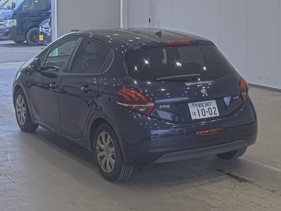 PEUGEOT 208