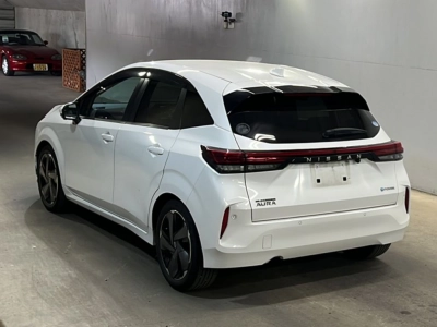 NISSAN AURA
