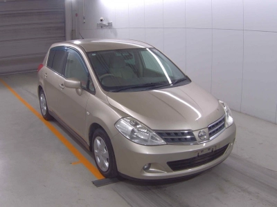 NISSAN TIIDA