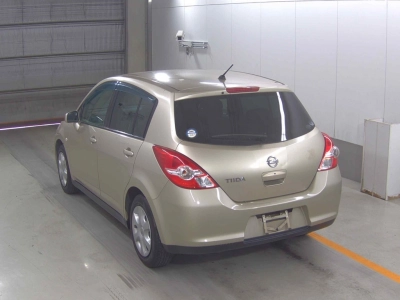 NISSAN TIIDA