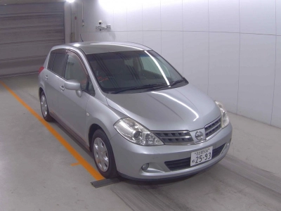NISSAN TIIDA