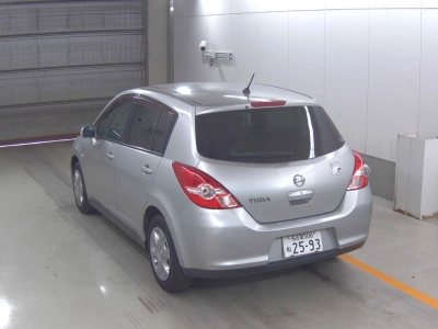 NISSAN TIIDA