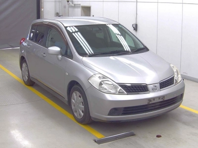 NISSAN TIIDA
