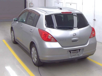 NISSAN TIIDA