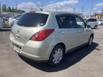 NISSAN TIIDA