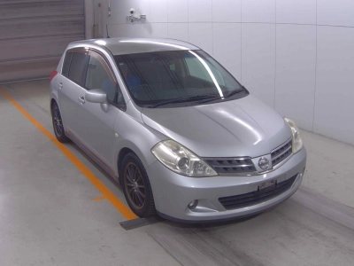 NISSAN TIIDA