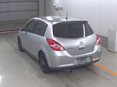 NISSAN TIIDA