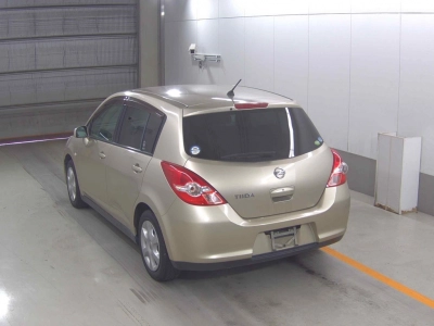 NISSAN TIIDA
