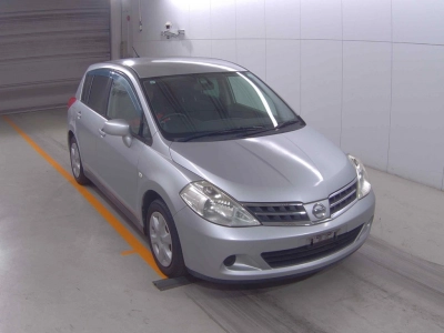 NISSAN TIIDA