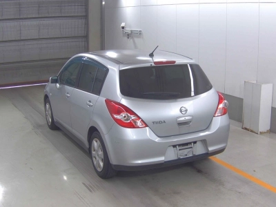 NISSAN TIIDA