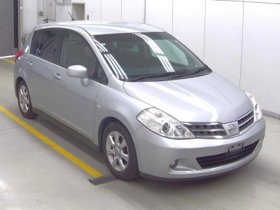 NISSAN TIIDA