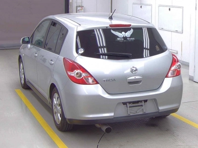 NISSAN TIIDA