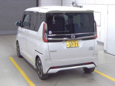 NISSAN ROOX