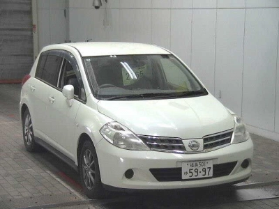 NISSAN TIIDA