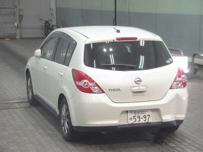 NISSAN TIIDA