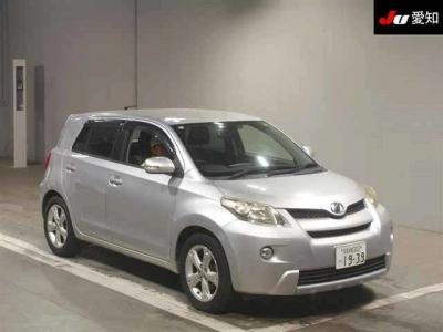 TOYOTA IST