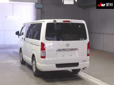 TOYOTA REGIUS VAN