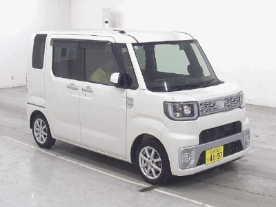 DAIHATSU WAKE