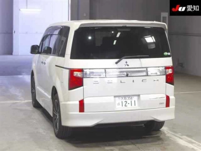MITSUBISHI DELICA D:5