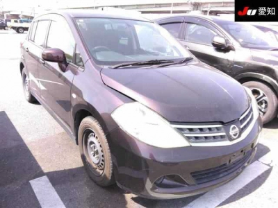 NISSAN TIIDA