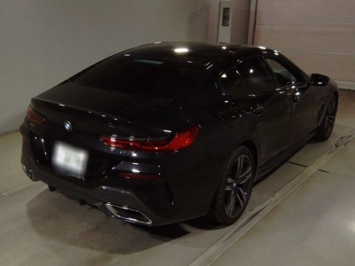BMW 8 SERIES