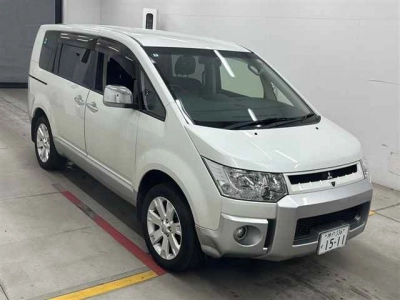 MITSUBISHI DELICA D:5