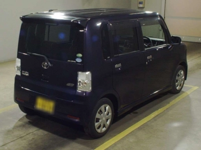 TOYOTA PIXIS SPACE