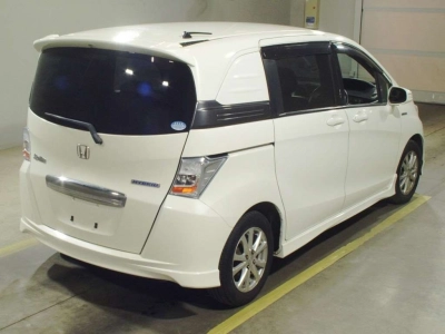 HONDA FREED SPIKE HYBRID