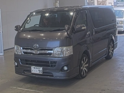 TOYOTA HIACE