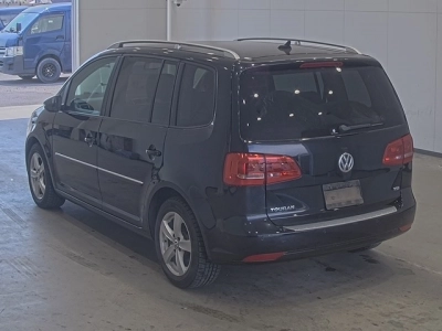 VOLKSWAGEN GOLF TOURAN