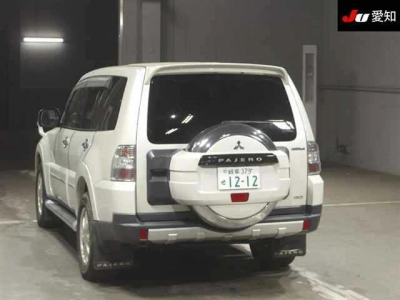 MITSUBISHI PAJERO
