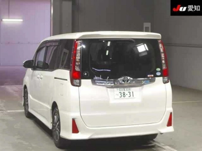 TOYOTA NOAH