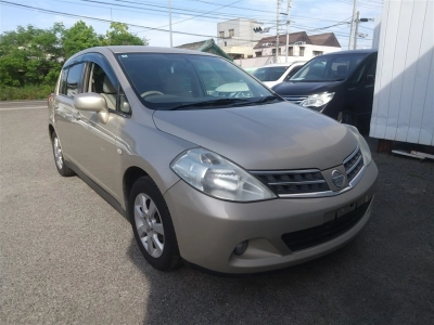 NISSAN TIIDA